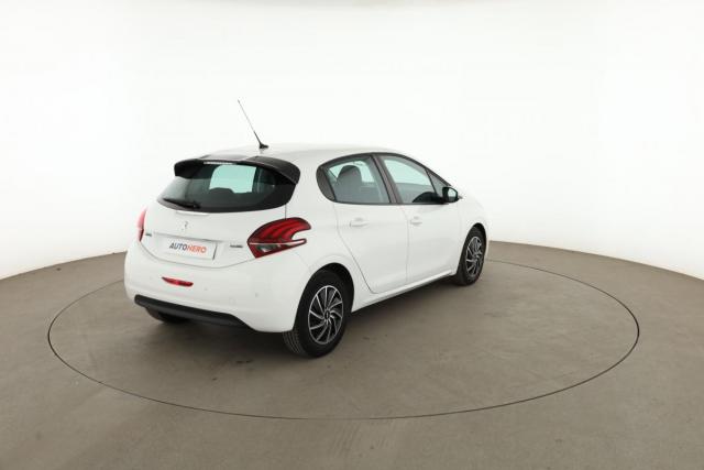 Peugeot 208 image 4