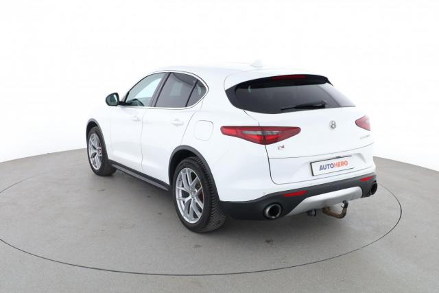 Alfa Romeo Stelvio image 7