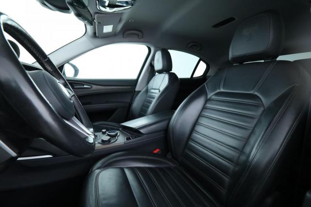 Alfa Romeo Stelvio image 3