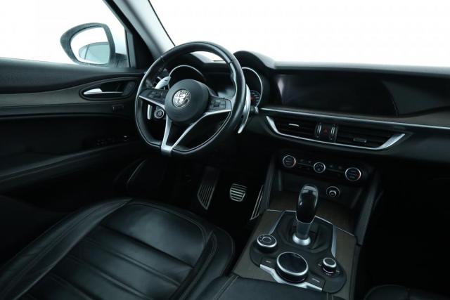 Alfa Romeo Stelvio image 4