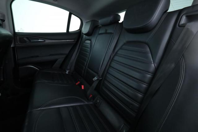Alfa Romeo Stelvio image 9