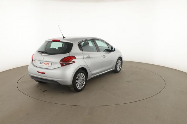 Peugeot 208 image 3