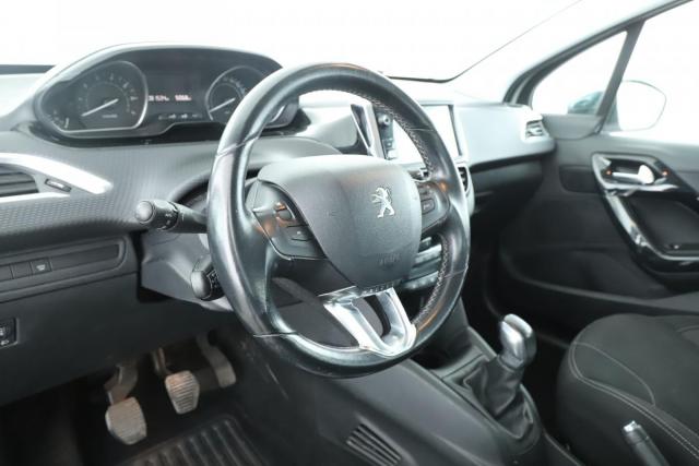 Peugeot 208 image 5