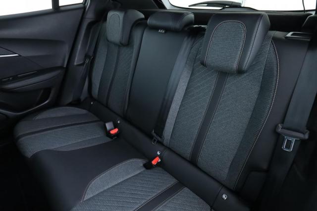 Peugeot 2008 image 8