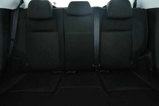 Peugeot 208 image 6