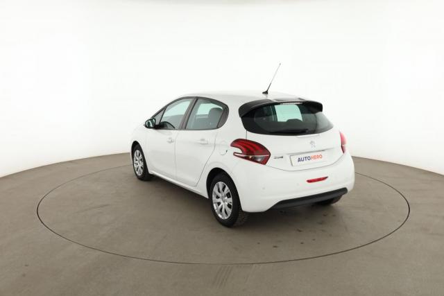 Peugeot 208 image 2