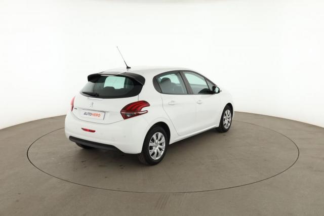 Peugeot 208 image 2