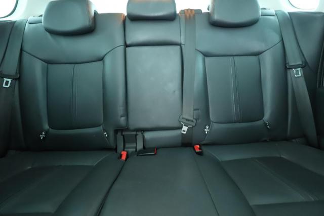 Peugeot 3008 image 2