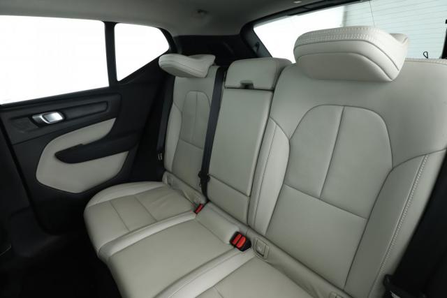 Volvo Xc40 image 2