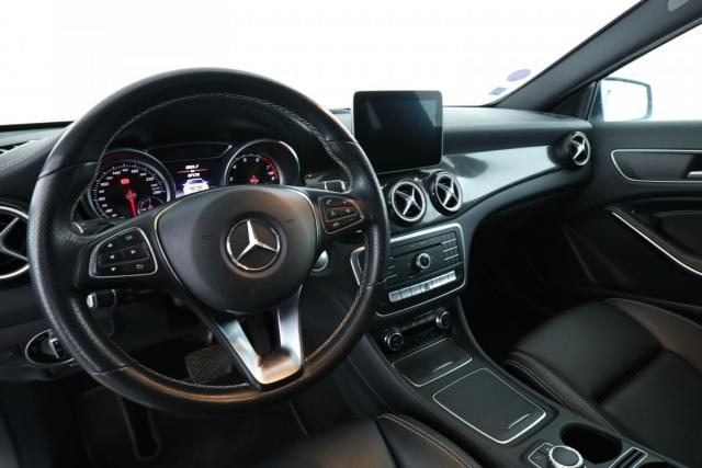 Mercedes Benz Gla image 1