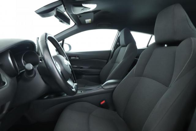 Toyota C-Hr image 2