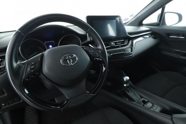Toyota C-Hr image 6