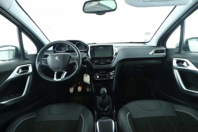 Peugeot 2008 image 2