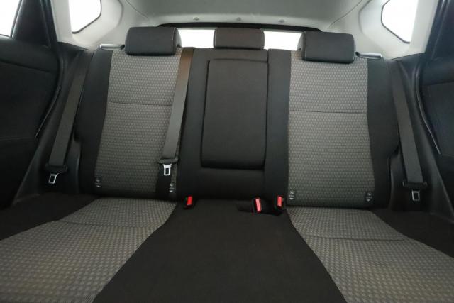 Toyota Auris image 2