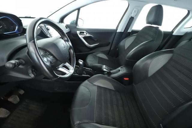 Peugeot 2008 image 3