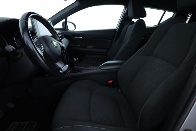 Toyota C-Hr image 6