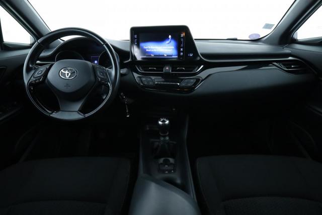 Toyota C-Hr image 8