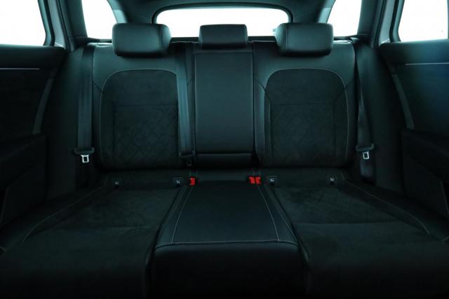 Skoda Superb Combi image 8