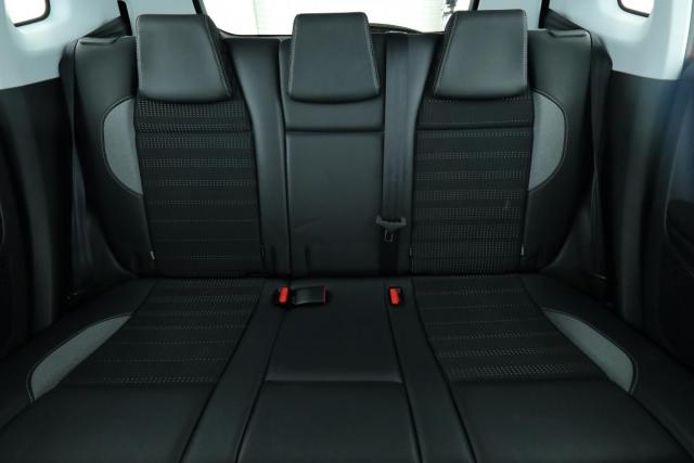 Peugeot 2008 image 2