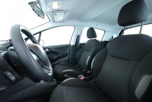 Peugeot 208 image 1