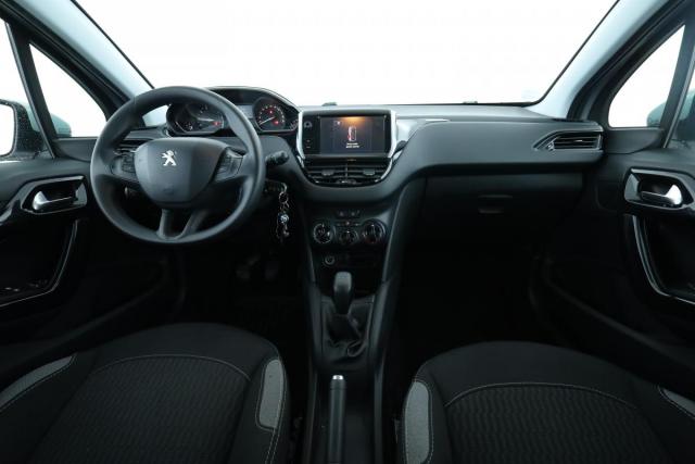 Peugeot 208 image 9