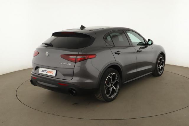 Alfa Romeo Stelvio image 8