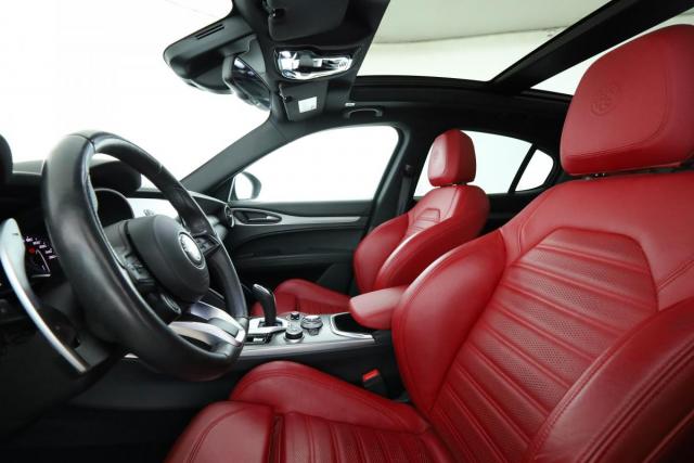 Alfa Romeo Stelvio image 9