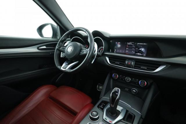 Alfa Romeo Stelvio image 1