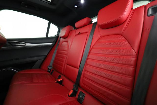 Alfa Romeo Stelvio image 3