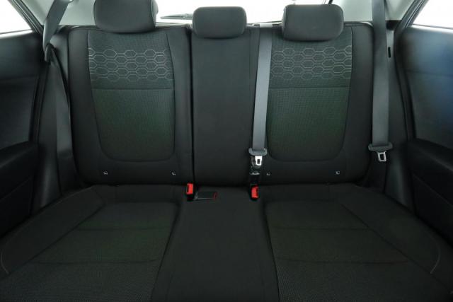 Kia Rio image 4