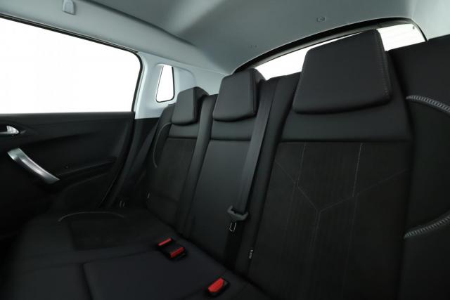 Peugeot 2008 image 2