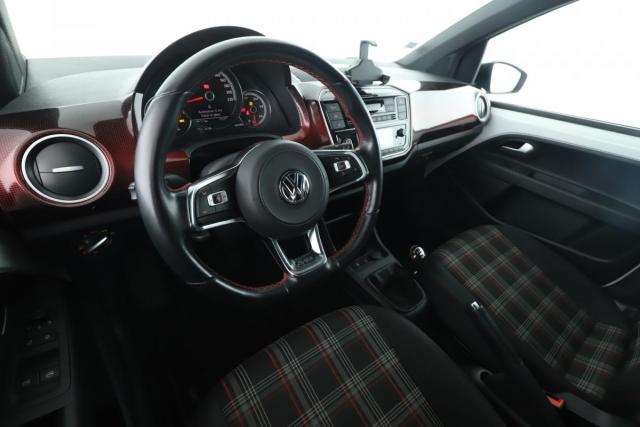Volkswagen Up! image 8