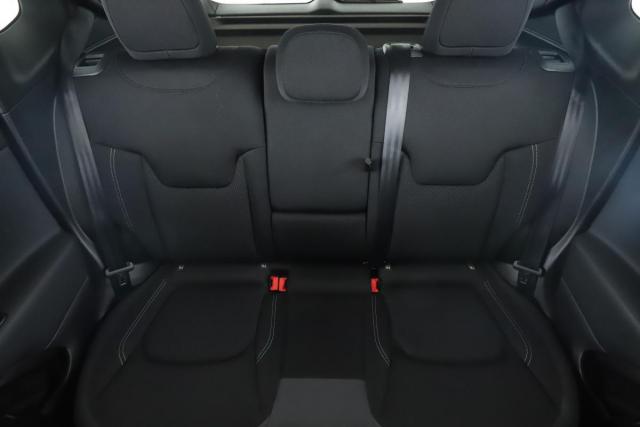 Jeep Renegade image 8