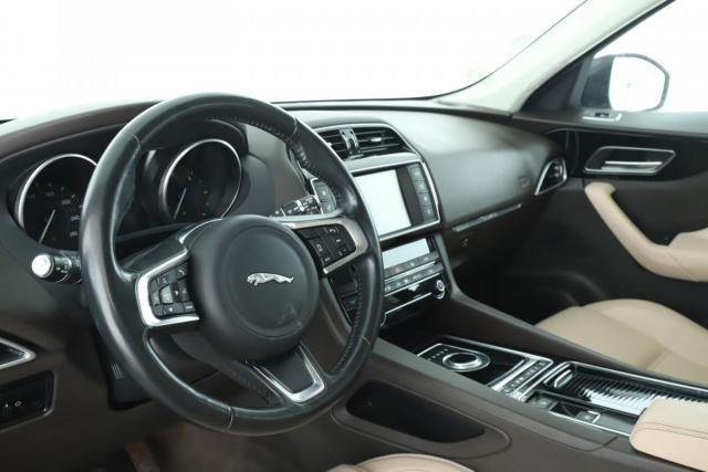 Jaguar F-Pace image 8