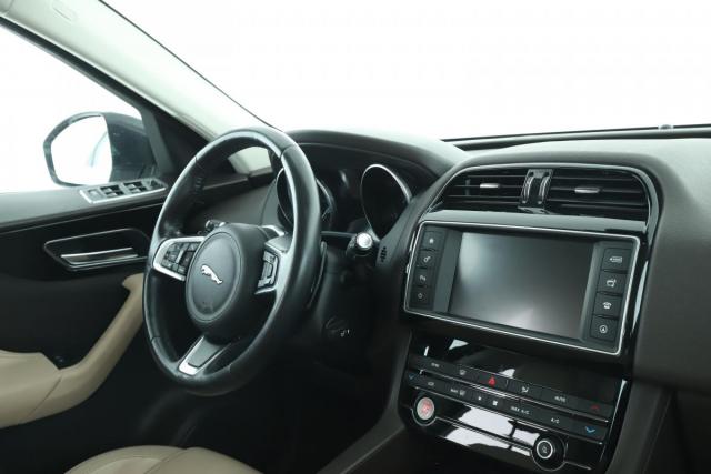 Jaguar F-Pace image 5