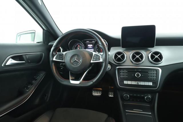 Mercedes Benz Gla image 8