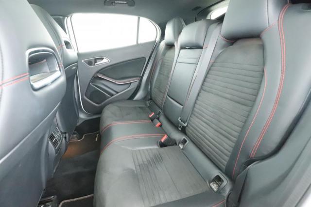 Mercedes Benz Gla image 7