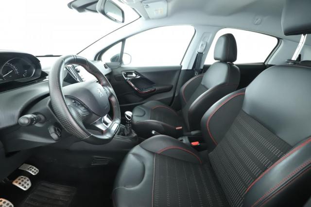 Peugeot 208 image 5