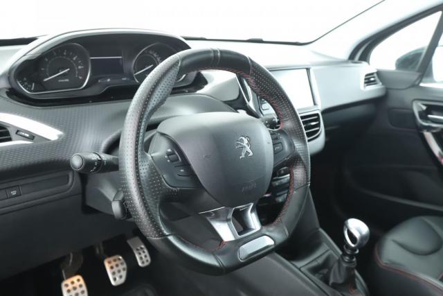Peugeot 208 image 8