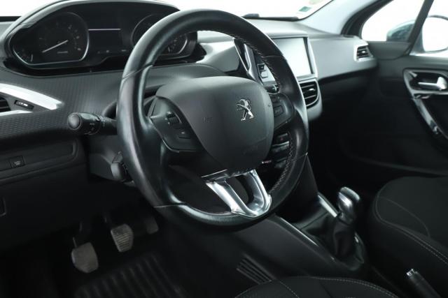 Peugeot 208 image 7