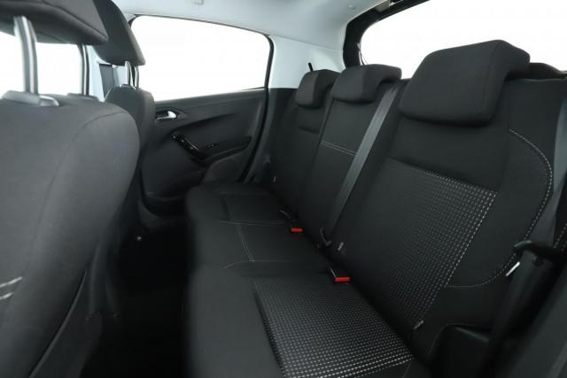 Peugeot 208 image 8
