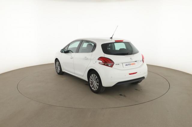 Peugeot 208 image 9