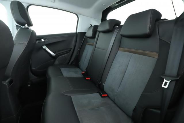 Peugeot 208 image 6