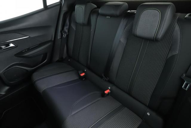 Peugeot 2008 image 2