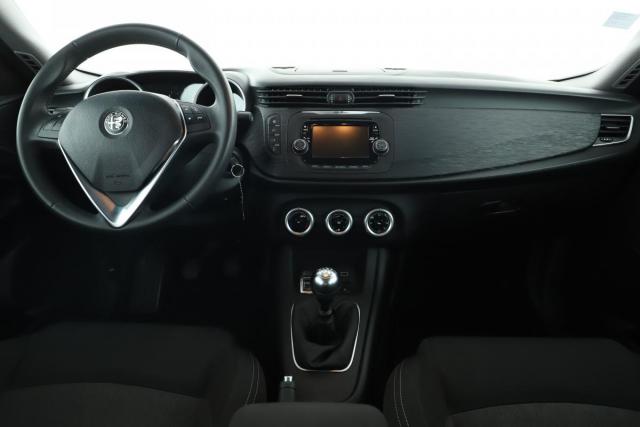 Alfa Romeo Giulietta image 6