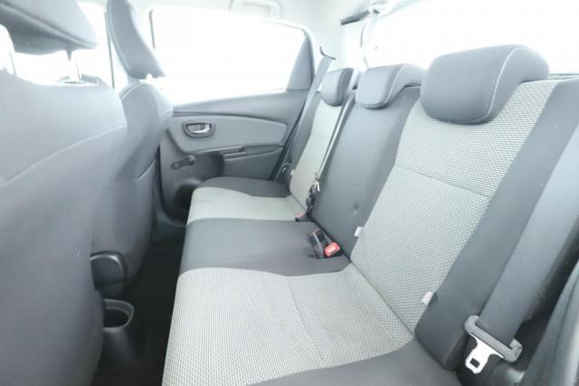 Toyota Yaris image 2