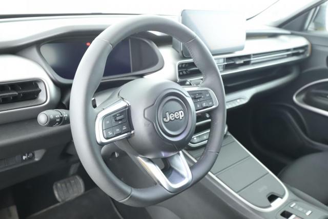 Jeep Avenger image 8