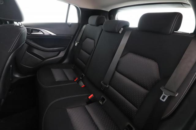 Infiniti Qx30 image 7