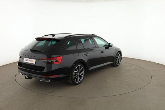 Skoda Superb Combi image 7