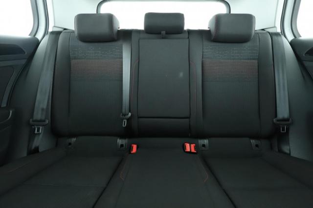 Volkswagen Golf image 9